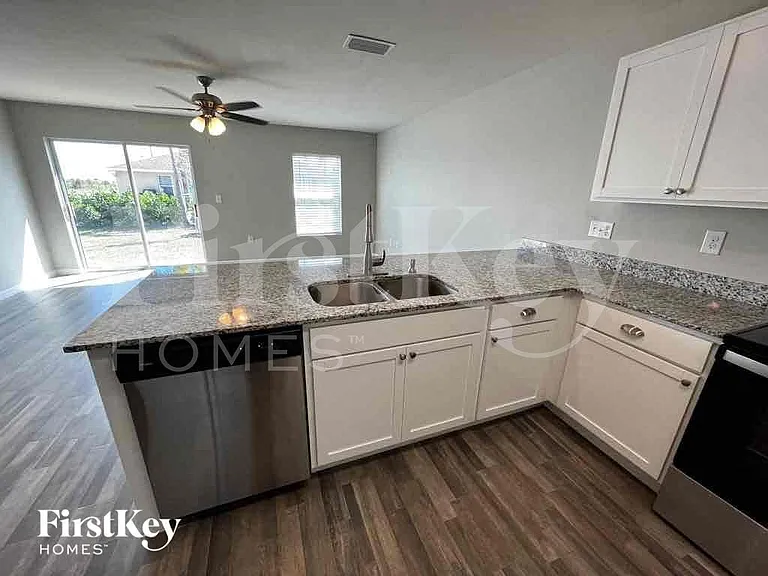 1005 NW 13th Ave — Photo 6