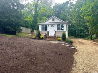 8 Poplar Pl, Cold Spring Harbor, NY 11724