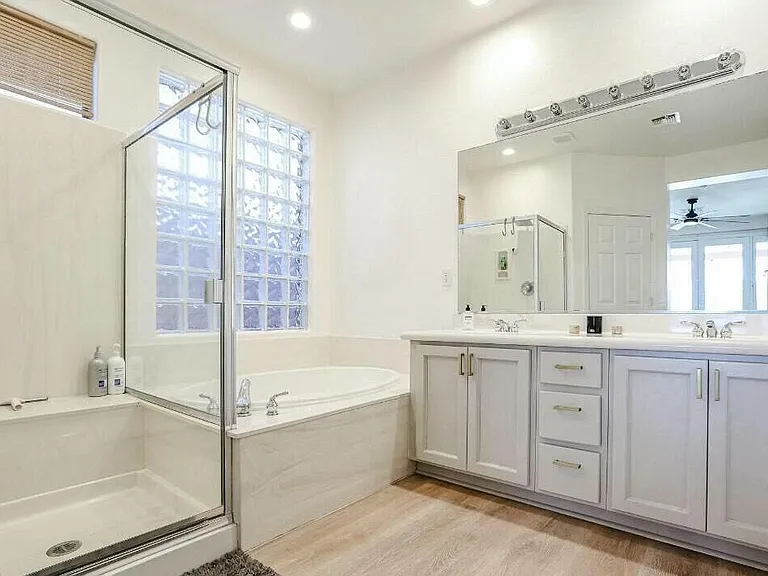 2423 W Shadow Glen Ct — Photo 8
