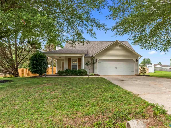 220 Tanner Point Dr, New Market, AL 35761