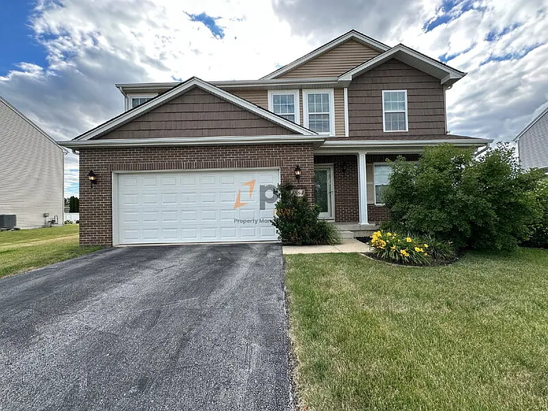 1864 Westridge Dr — Photo 1