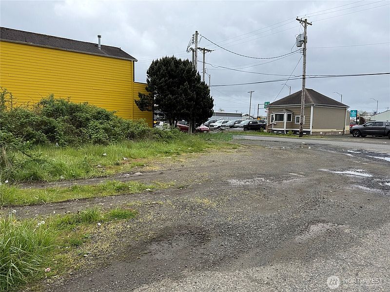 4th image of 110 S Harbor Street