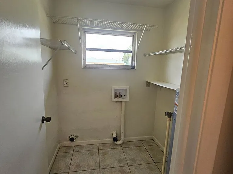 120 SW Trafalgar Pkwy — Photo 26