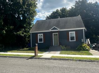 5 David St, Waterford, CT 06385