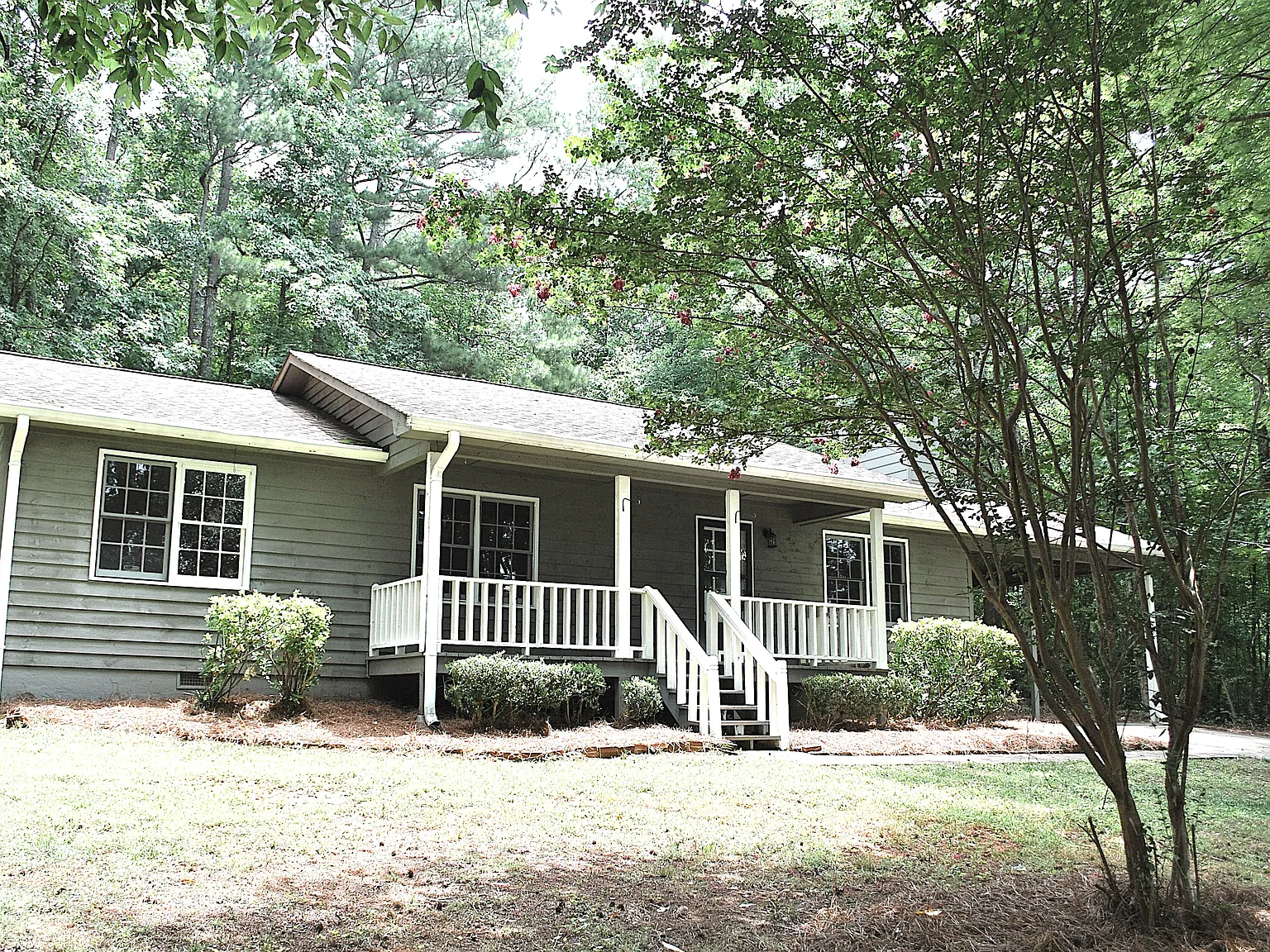3 bed, 1212 sqft, $1,950 — Photo 1