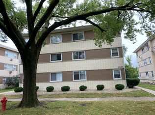 320 Beach Ave APT 1C, La Grange Park, IL 60526