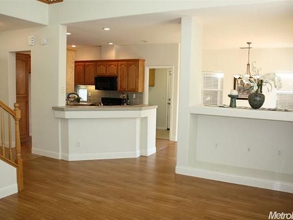 5th image of 240 Caples Dr