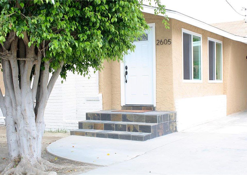 2nd image of 2605 W Pomona St