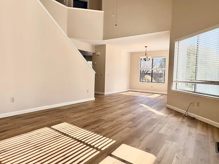 720 Winding Creek Ter — Photo 2