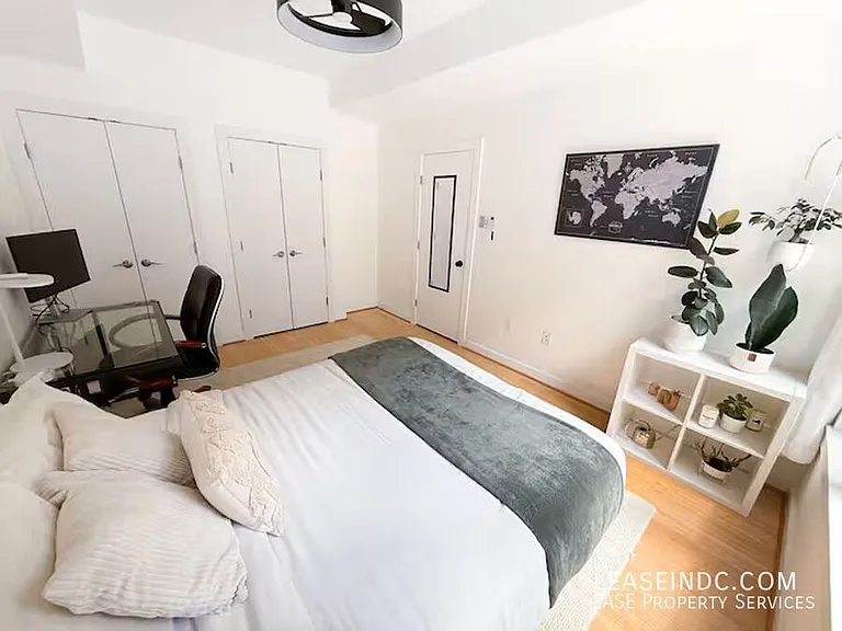 233 R St NE #A — Photo 13