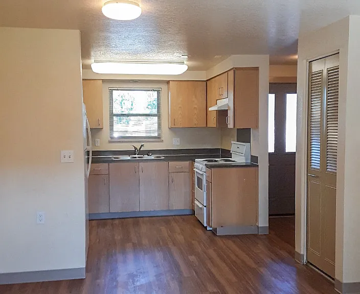 920 W 1st Ave — Photo 8