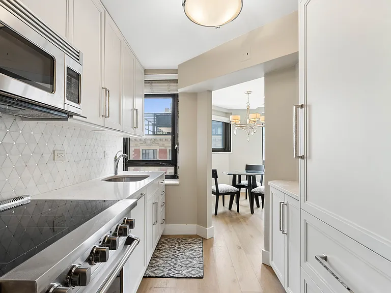 25 E 83rd St #10B — Photo 3