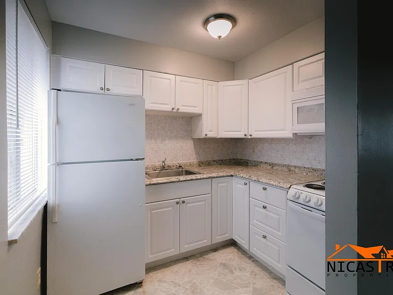 215 E Lane Ave — Photo 5