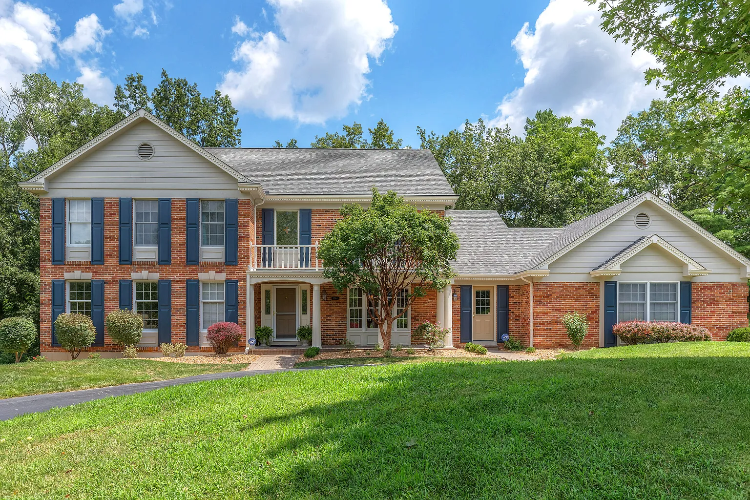 1064 Wellington Ter photo 1