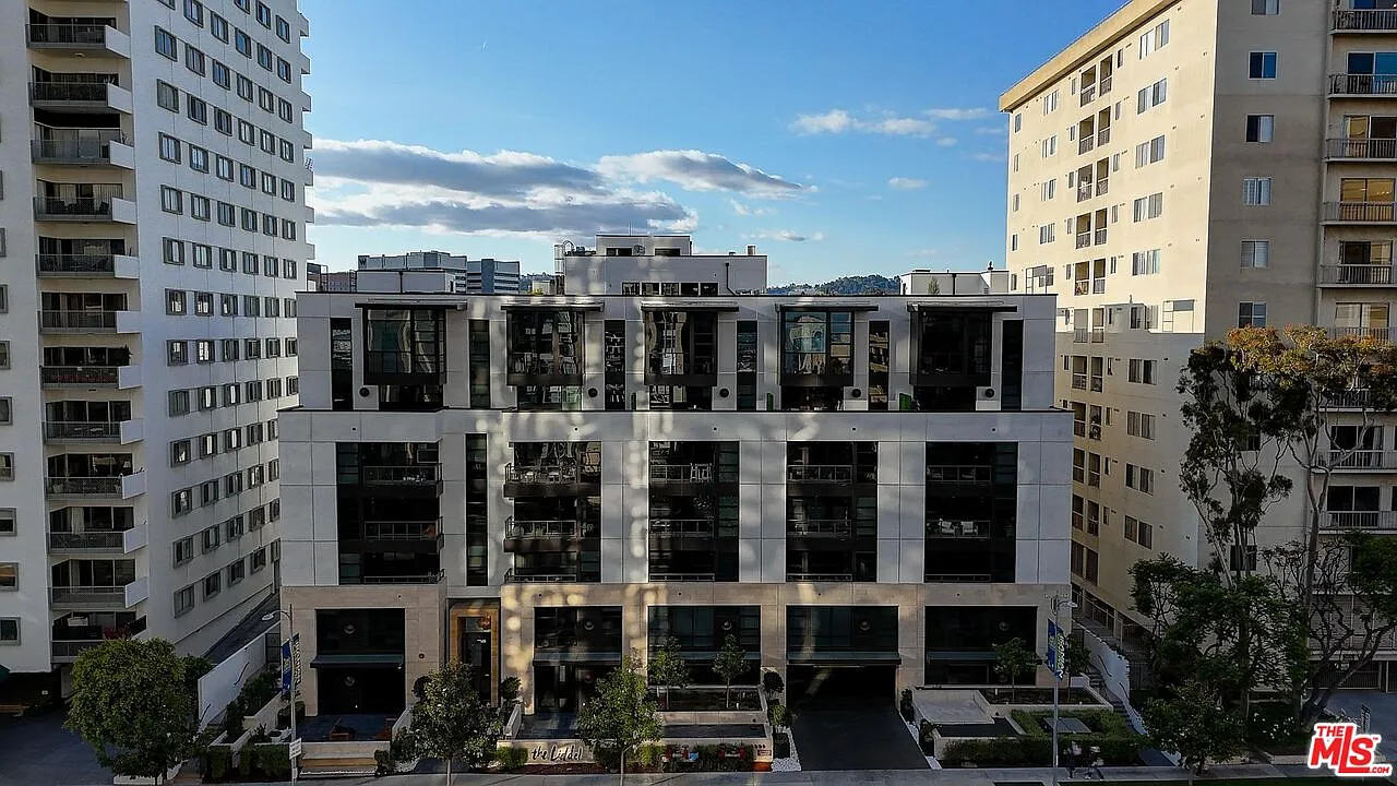 2 bed, 2.0 bath, 1220 sqft, $7,500 — Photo 1