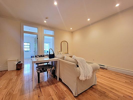 2nd image of 881 10th Ave #X