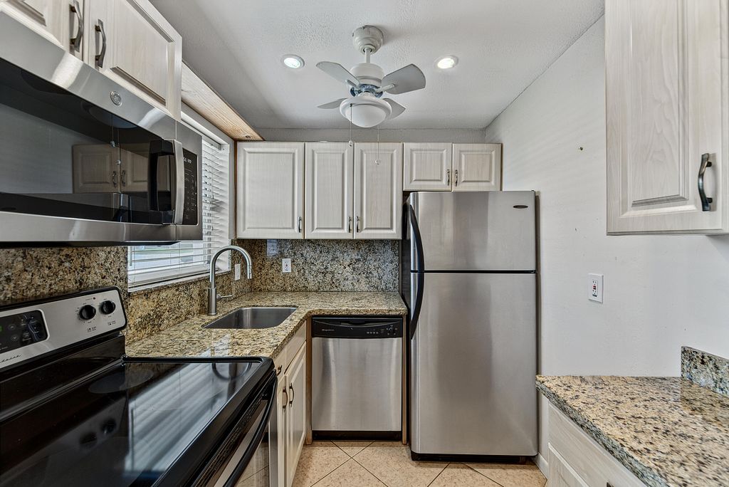 2650 W GOLF Boulevard #165, photo 7