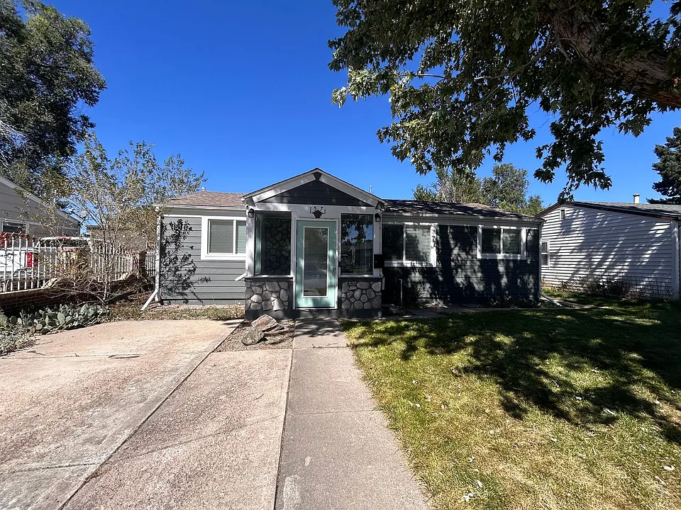 1571 W Cedar Ave