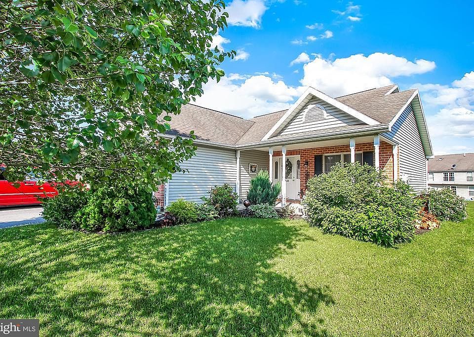 1st image of 133 Lantern Ln