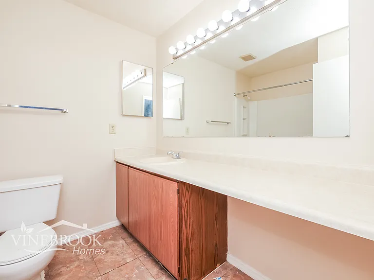 2499 Cross Village Dr — Photo 14