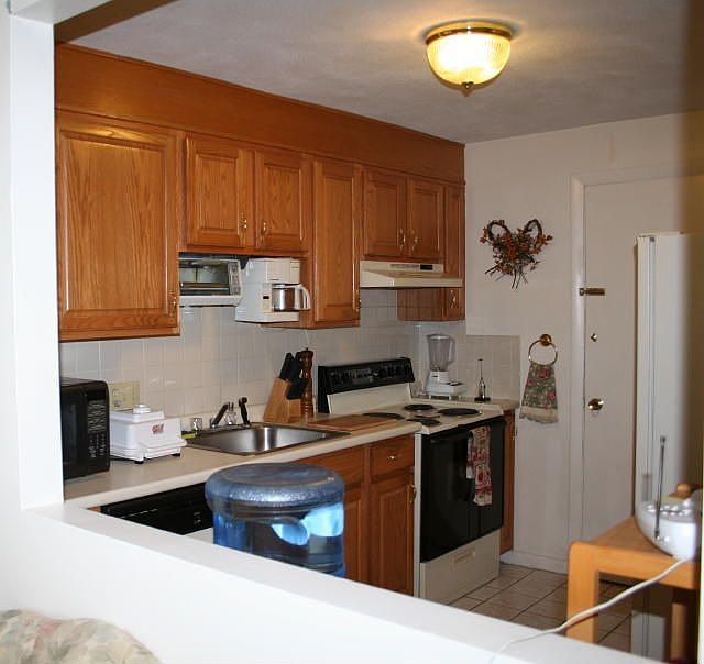2nd image of 900 Governors Dr APT 33