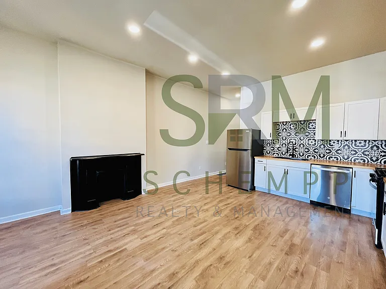 518 Camp St #520 — Photo 4