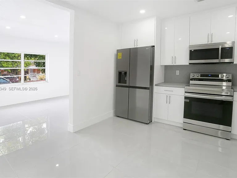 995 SW 14th Ave #995 — Photo 7