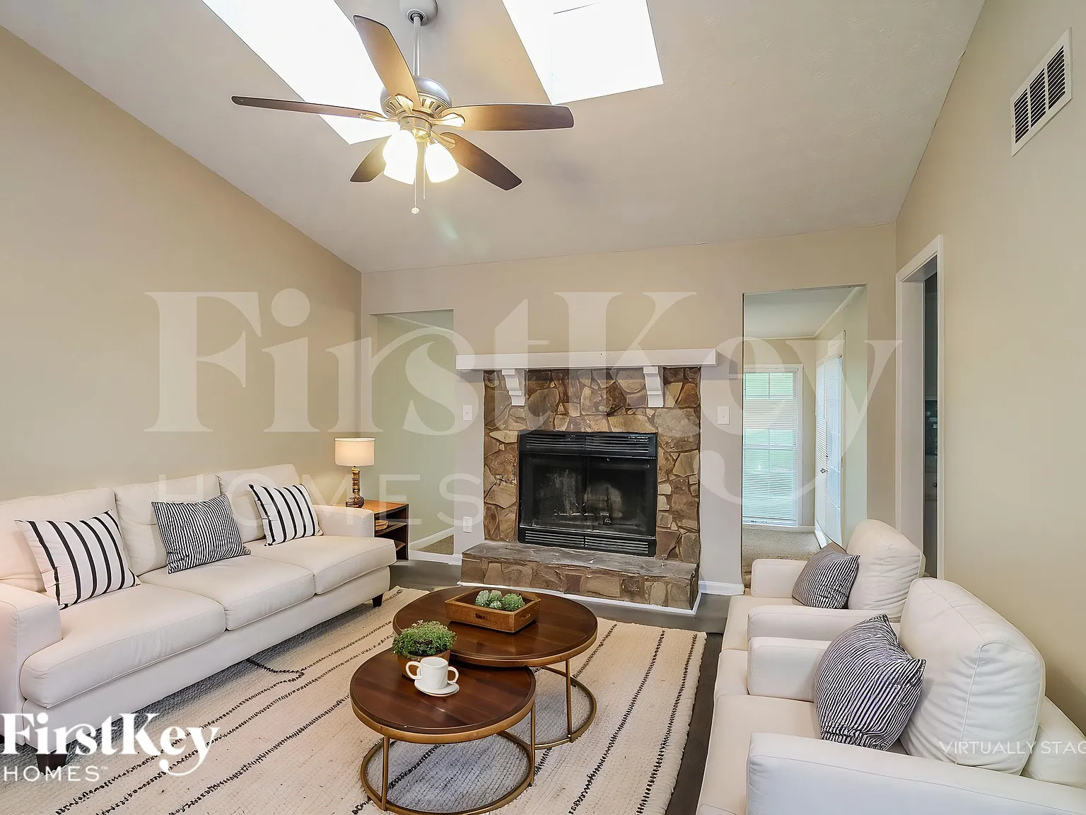 4 bed, 2.5 bath, 1327 sqft, $1,710 — Photo 3