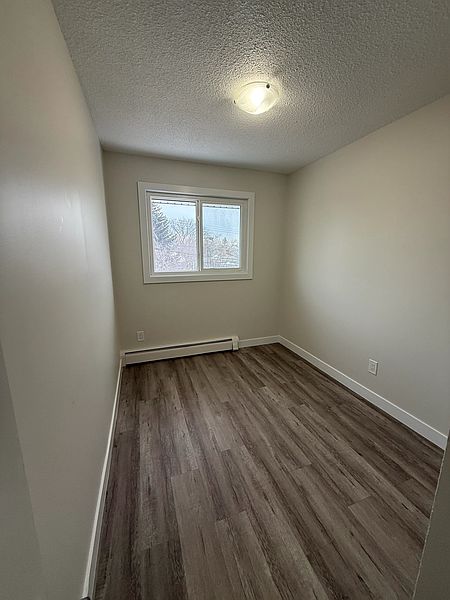 Edmonton Apartment for rent - 2 Bedrooms — photo 12