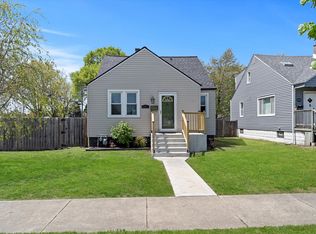 8856 S California Ave, Evergreen Park, IL 60805