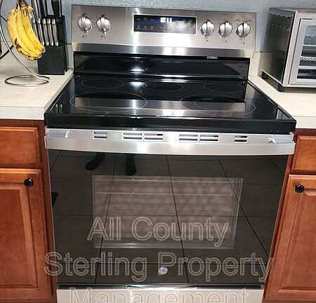 5th image of 2050 Stockton Dr
