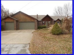 5819 S Roanoke Ave, Springfield, MO 65810