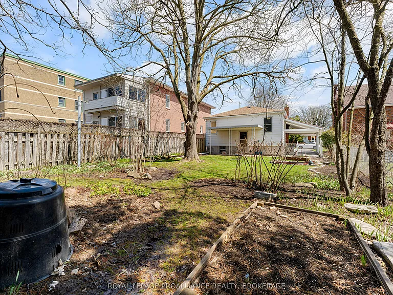 524 College St — Photo 31