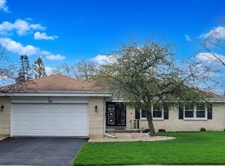 1003 W Hintz Rd, Arlington Heights, IL 60004