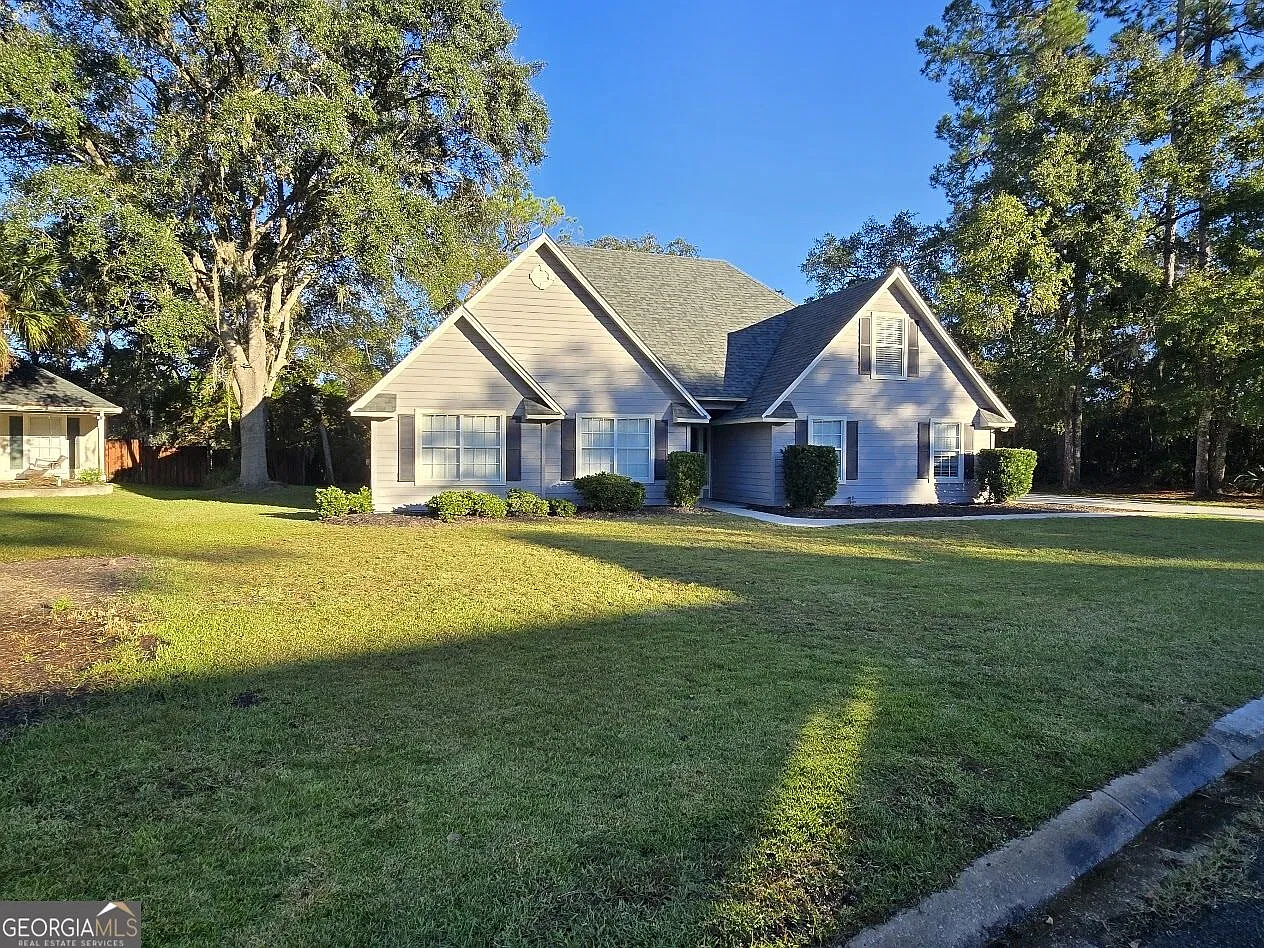 5 bed, 3.0 bath, 2059 sqft, $2,250 — Photo 4