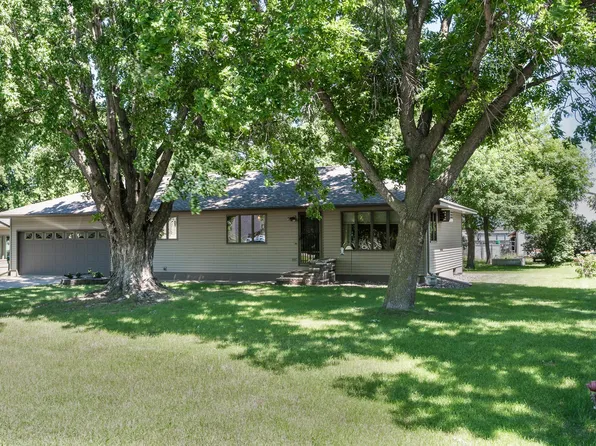 820 Country Club Dr SW, Melrose, MN 56352