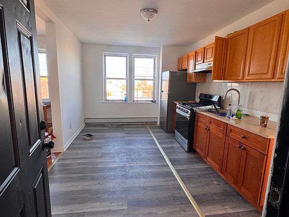 3rd image of 160 Saint Marys Ave #4