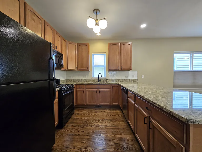 1844 N Lockwood Ave #B — Photo 6