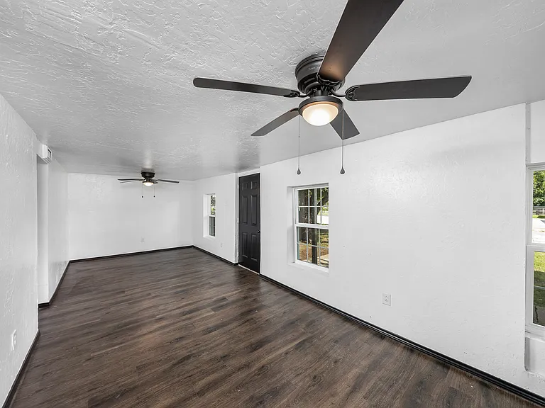 1905 NW Baldwin Ave — Photo 7