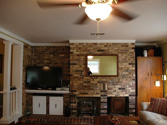 4th image of 518 Surrey St
