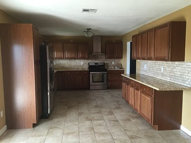 1005 McKinley Ave — Photo 5