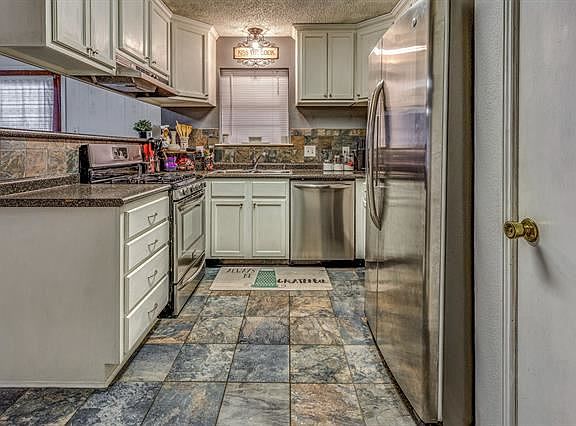 2nd image of 429 Wallace Dr
