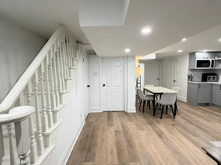 6 Woodvale Cres #LOWER — Photo 5