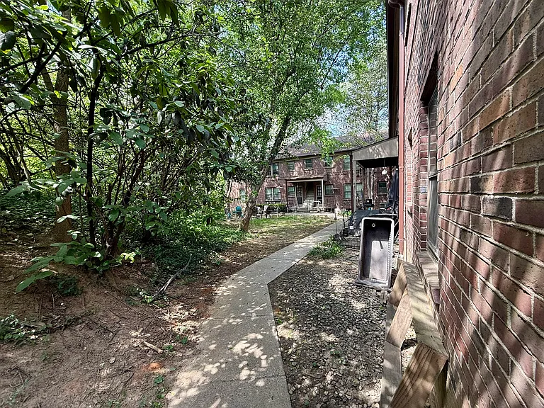 2466 Grinstead Dr — Photo 41