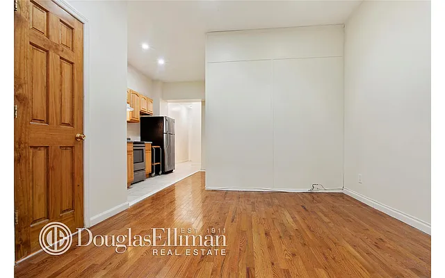 Rented by Douglas Elliman | media 19
