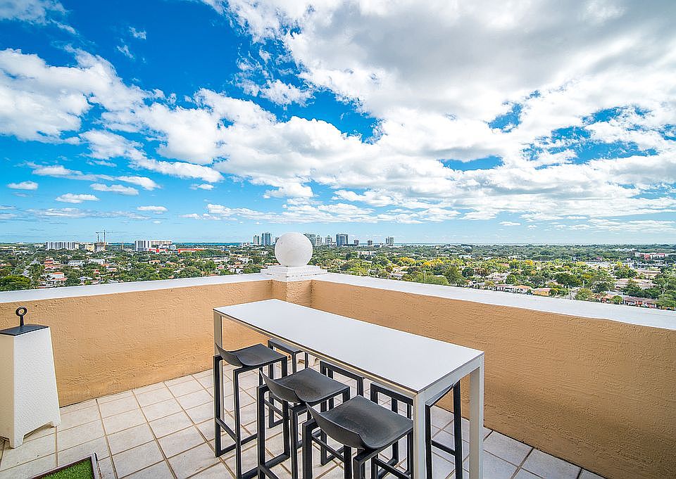 Bay & Coconut Grove views