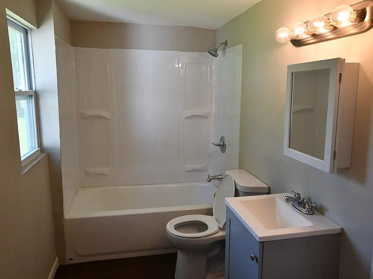 BATHROOM 1