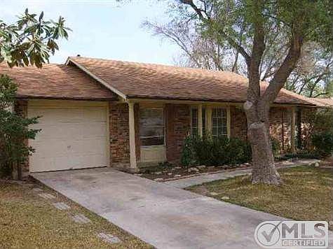 4th image of 303 Mountain Shadows St