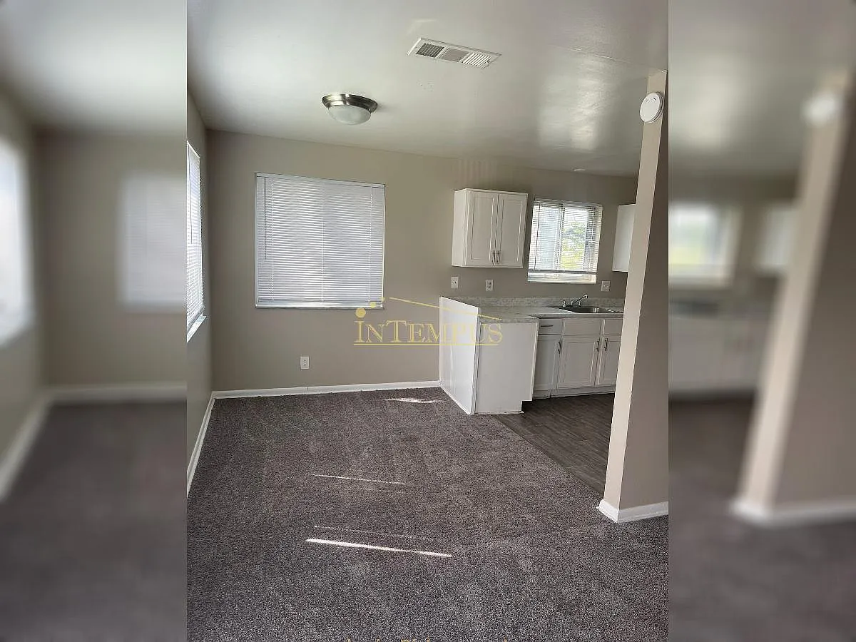 2 bed, 1.0 bath, $1,100 — Photo 2