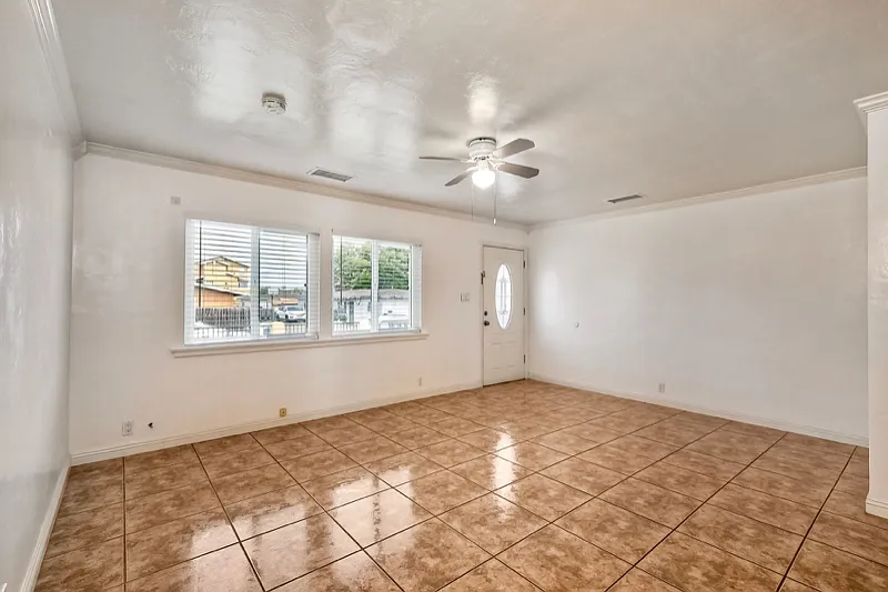 Charming 2-Bed, 1-Bath Home with Spacious Backyard — Photo 4